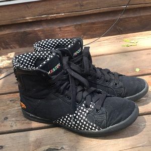 Black Rocket Dog Sneakers with White Hearts